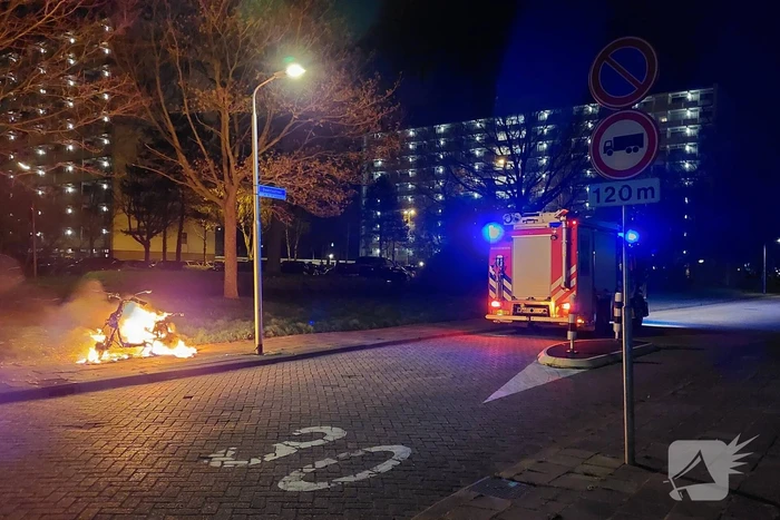 Deelscooter volledig uitgebrand