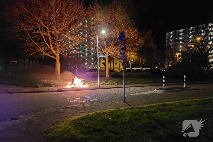 Deelscooter volledig uitgebrand
