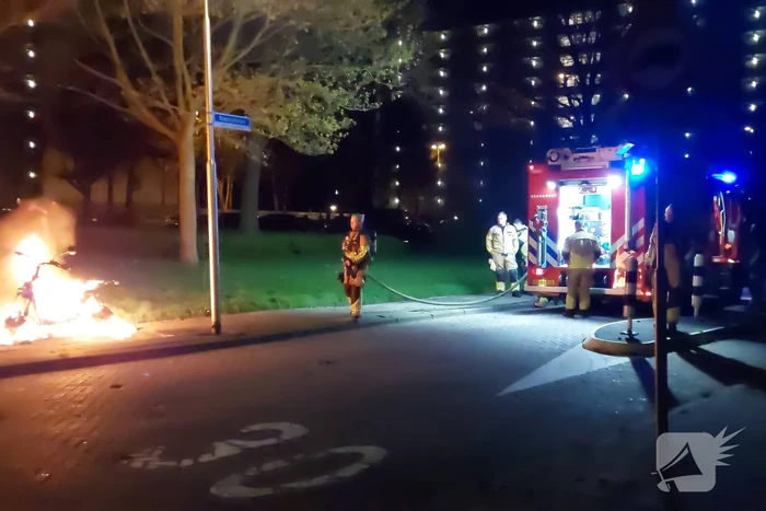 Deelscooter volledig uitgebrand
