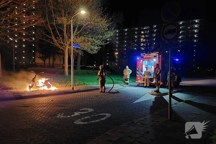 Deelscooter volledig uitgebrand