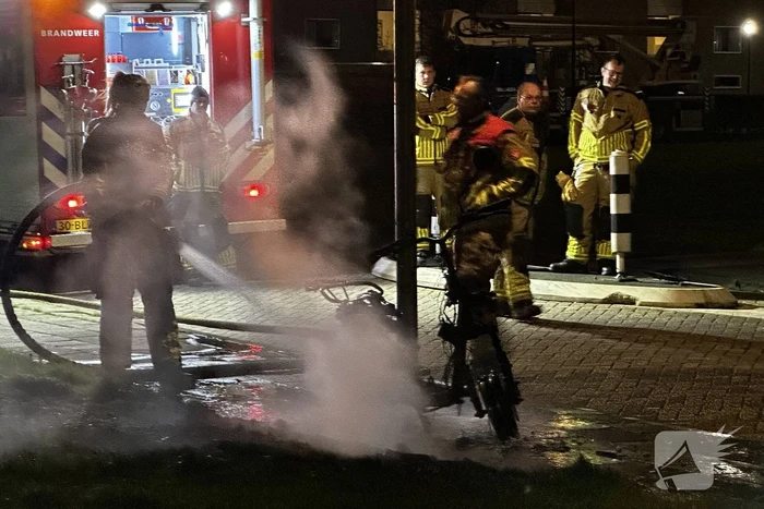 Deelscooter volledig uitgebrand