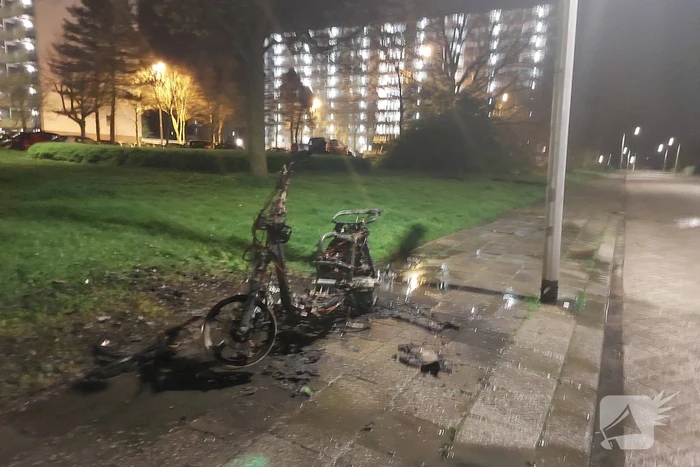 Deelscooter volledig uitgebrand