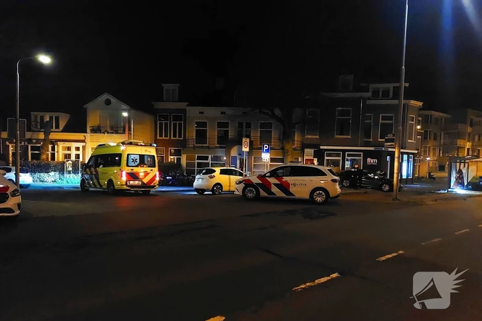 Automobilist rijdt bushokje aan diggelen