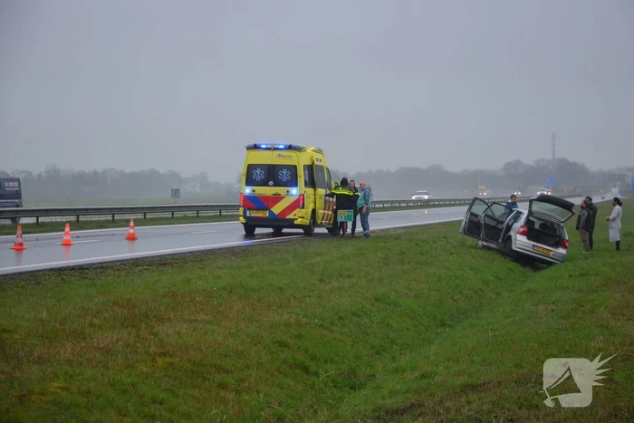 Automobilist verliest macht over stuur en belandt in greppel