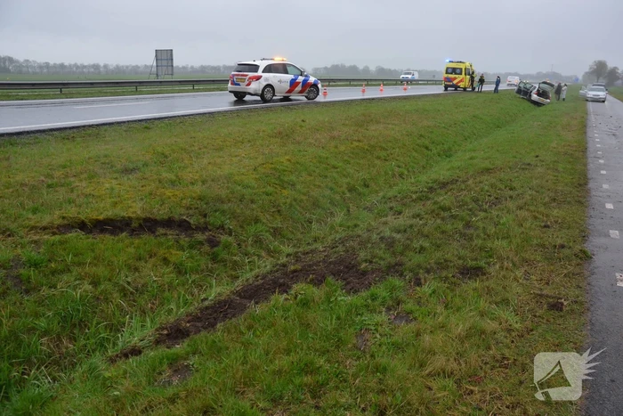 Automobilist verliest macht over stuur en belandt in greppel