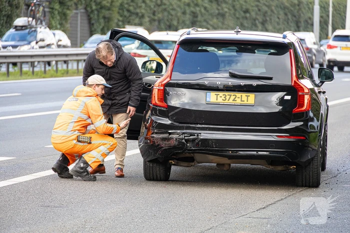 Ongeval tussen twee auto's en een vrachtwagen op snelweg