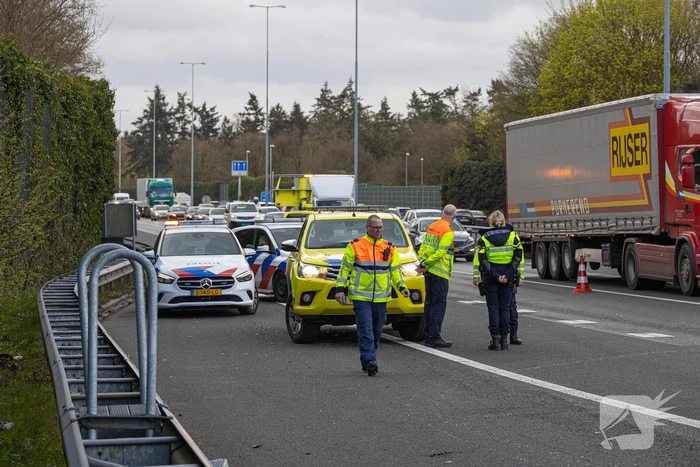 Ongeval tussen twee auto's en een vrachtwagen op snelweg