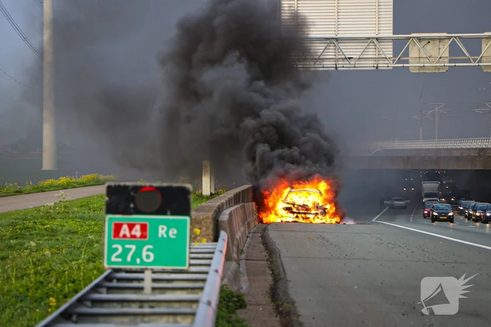 Auto brand volledig af, a4 grotendeels afgesloten