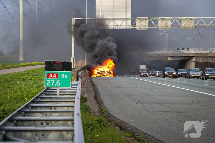 Auto brand volledig af, a4 grotendeels afgesloten
