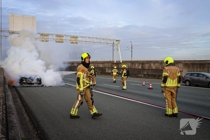 Auto brand volledig af, a4 grotendeels afgesloten