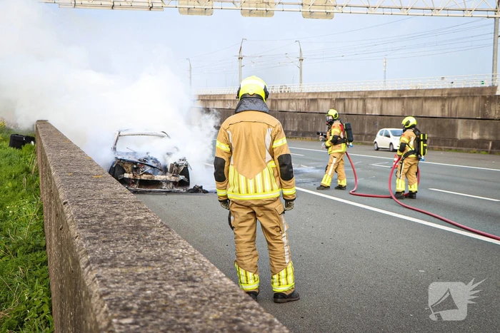 Auto brand volledig af, a4 grotendeels afgesloten