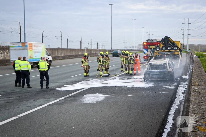 Auto brand volledig af, a4 grotendeels afgesloten