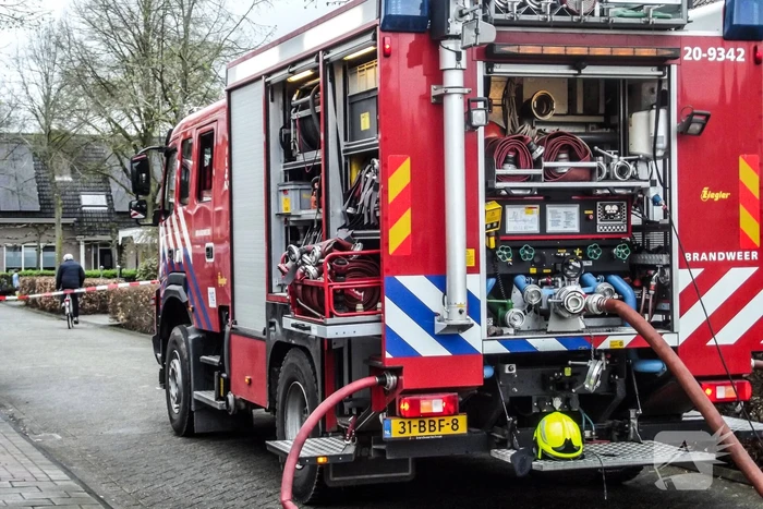 Garage aan woning met auto volledig afgebrand