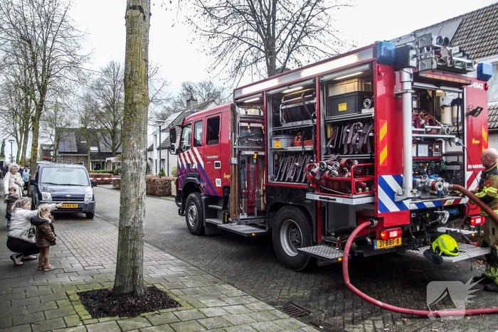 Garage aan woning met auto volledig afgebrand