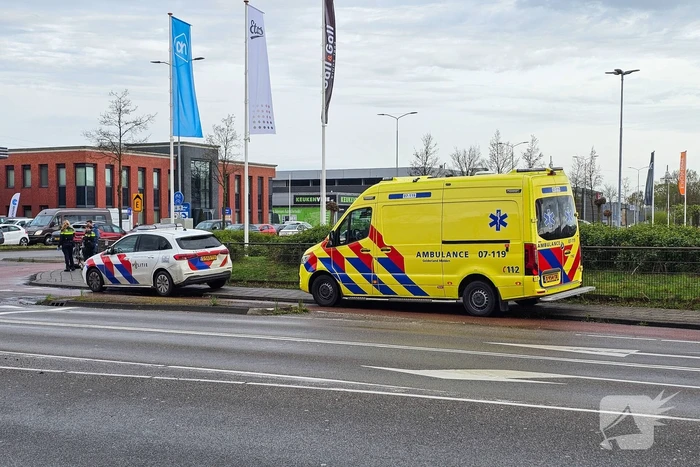 Twee fietsers botsen op fietspad