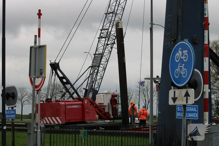 Scheepvaartverkeer in sluis gestremd door hijswerkzaamheden