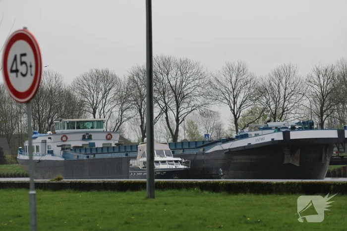 Scheepvaartverkeer in sluis gestremd door hijswerkzaamheden
