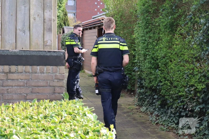 Persoon gewond naar ziekenhuis na rookinhalatie
