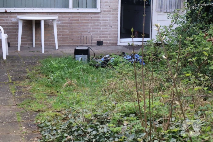 Persoon gewond naar ziekenhuis na rookinhalatie