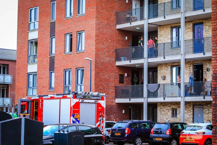 Bewoonster gewond bij brand in oven
