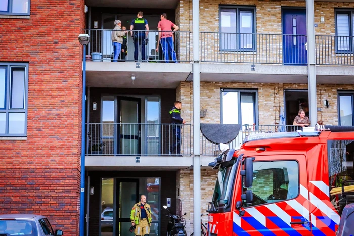 Bewoonster gewond bij brand in oven