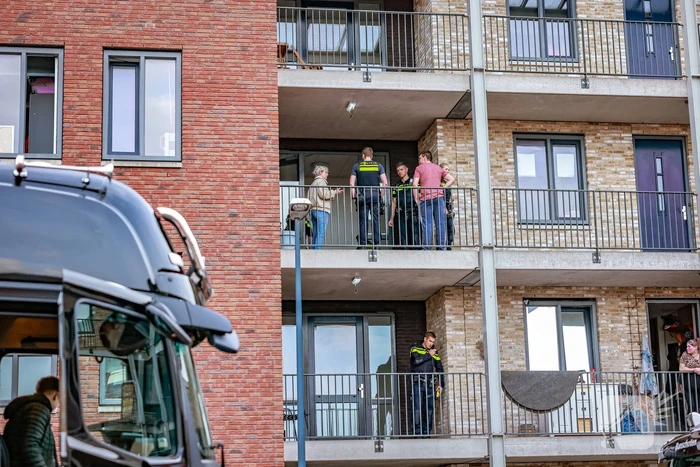 Bewoonster gewond bij brand in oven