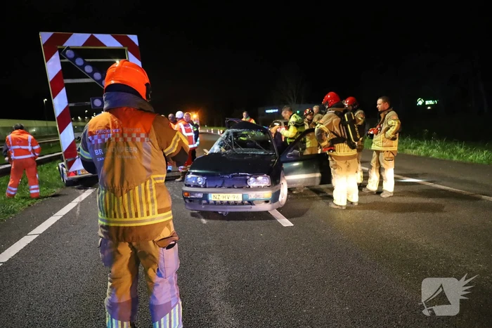 Automobilist klapt op pijlwagen