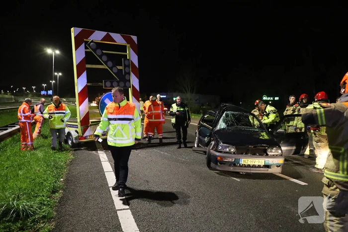 Automobilist klapt op pijlwagen