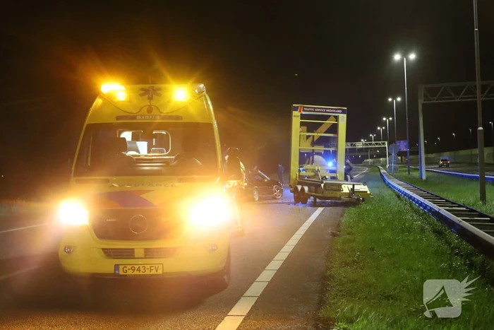 Automobilist klapt op pijlwagen