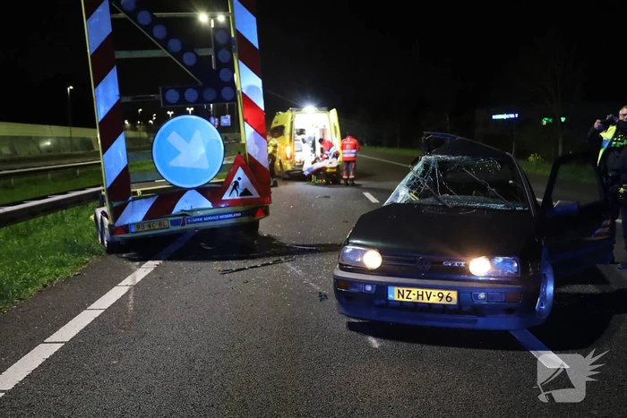 Automobilist klapt op pijlwagen