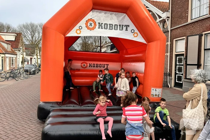 Lentemarkt druk bezocht op warme lentedag