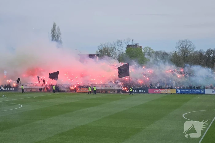 Vuurwerk bij laatste training van Feyenoord
