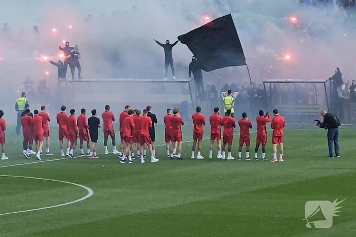 Vuurwerk bij laatste training van Feyenoord