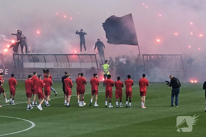 Vuurwerk bij laatste training van Feyenoord