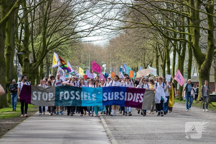 Politie massaal aanwezig bij demonstratie, meerdere charges uitgevoerd