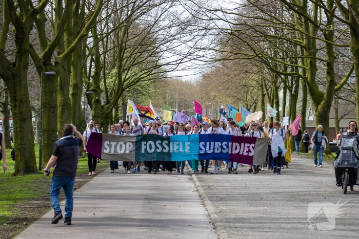 Politie massaal aanwezig bij demonstratie, meerdere charges uitgevoerd