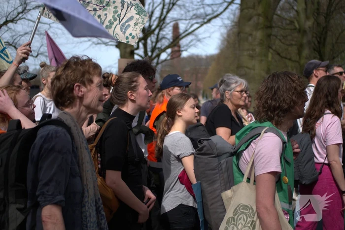 Politie massaal aanwezig bij demonstratie, meerdere charges uitgevoerd