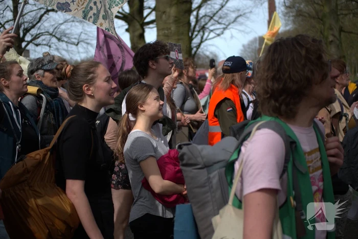 Politie massaal aanwezig bij demonstratie, meerdere charges uitgevoerd