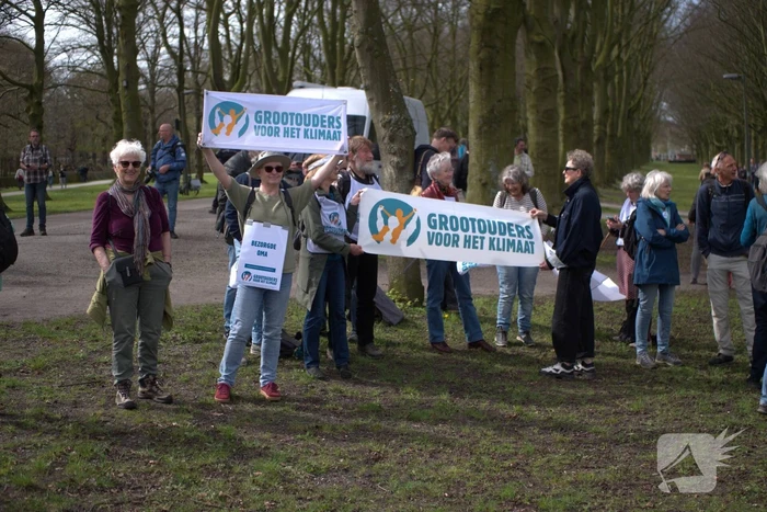 Politie massaal aanwezig bij demonstratie, meerdere charges uitgevoerd