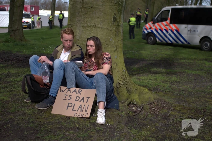 Politie massaal aanwezig bij demonstratie, meerdere charges uitgevoerd