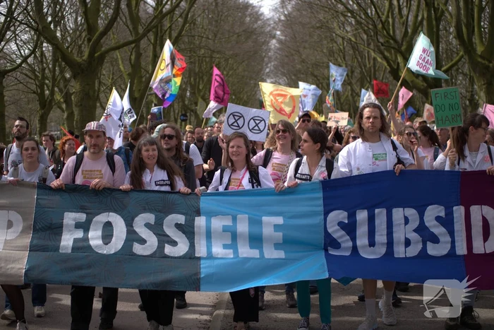 Politie massaal aanwezig bij demonstratie, meerdere charges uitgevoerd