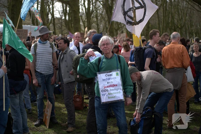 Politie massaal aanwezig bij demonstratie, meerdere charges uitgevoerd