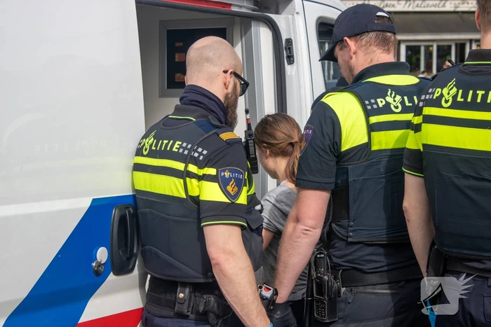 Politie massaal aanwezig bij demonstratie, meerdere charges uitgevoerd