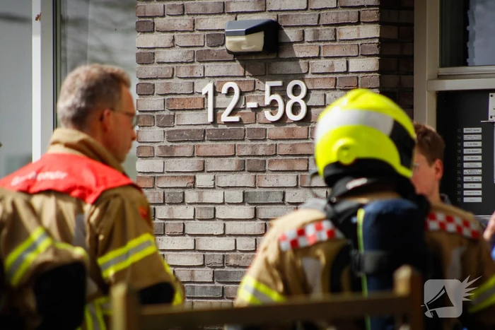 Brandweer onderzoekt stank in appartement