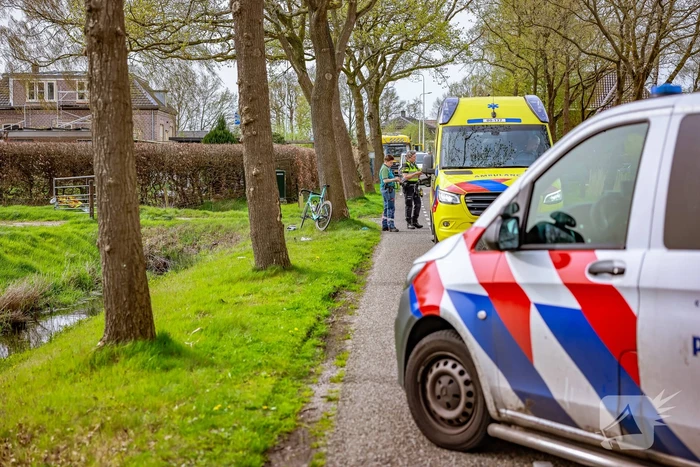 Twee wielrenners zwaargewond bij botsing met bestelbus