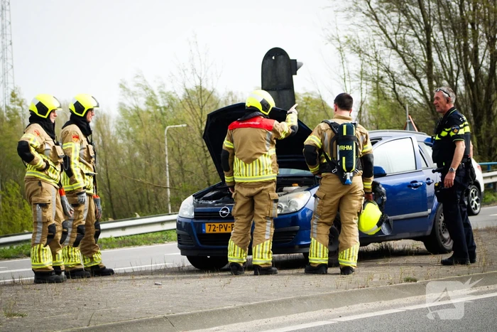 Brandweer ingezet voor rookontwikkeling bij auto
