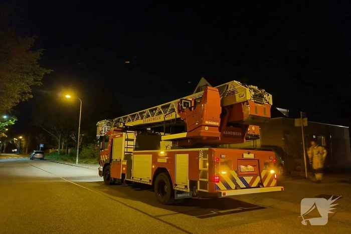 Schoorsteenbrand onbereikbaar voor ladderwagen door nauwe straat