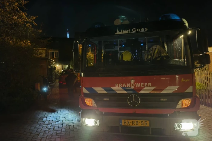 Schoorsteenbrand onbereikbaar voor ladderwagen door nauwe straat
