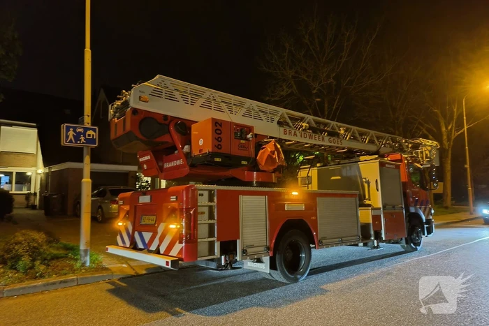 Schoorsteenbrand onbereikbaar voor ladderwagen door nauwe straat