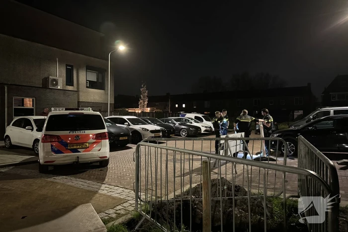 Auto flink beschadigd na achtervolging, inzittenden slaan op de vlucht